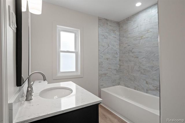 20734 Caledonia Avenue, Hazel Park, MI 48030