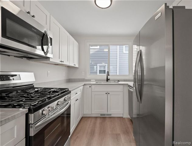 20734 Caledonia Avenue, Hazel Park, MI 48030