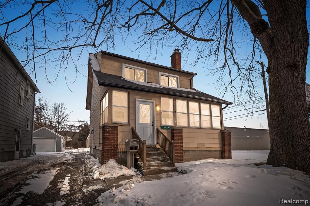 20734 Caledonia Avenue, Hazel Park, MI 48030