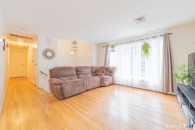 23 West Hill Terrace, Naugatuck, CT 06770