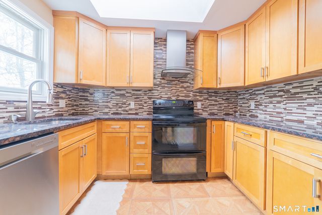 23 West Hill Terrace, Naugatuck, CT 06770