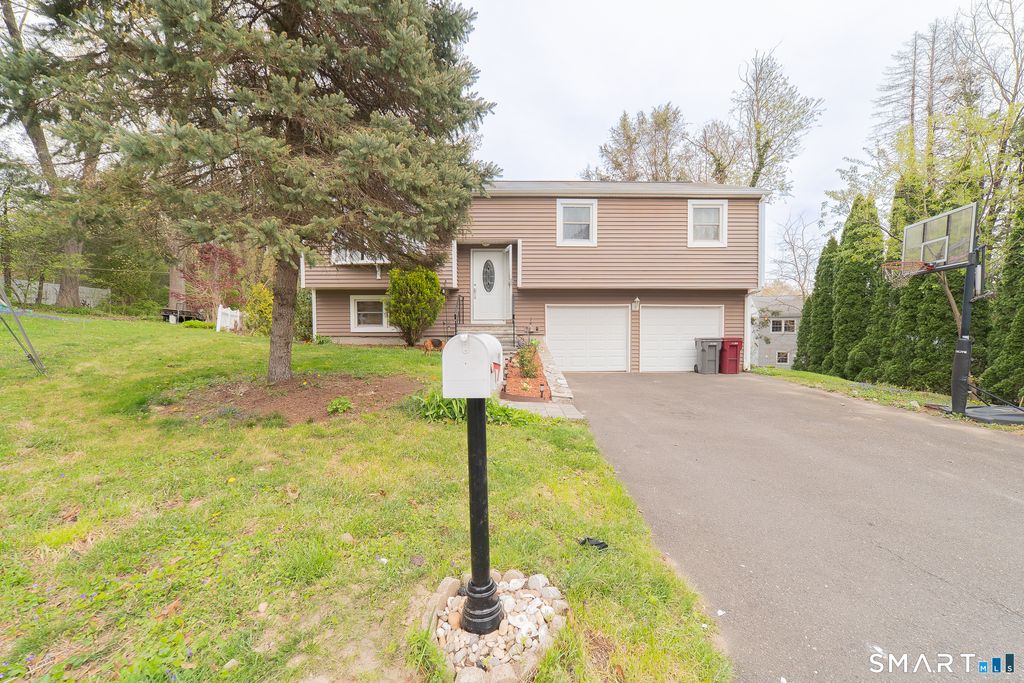 23 West Hill Terrace, Naugatuck, CT 06770