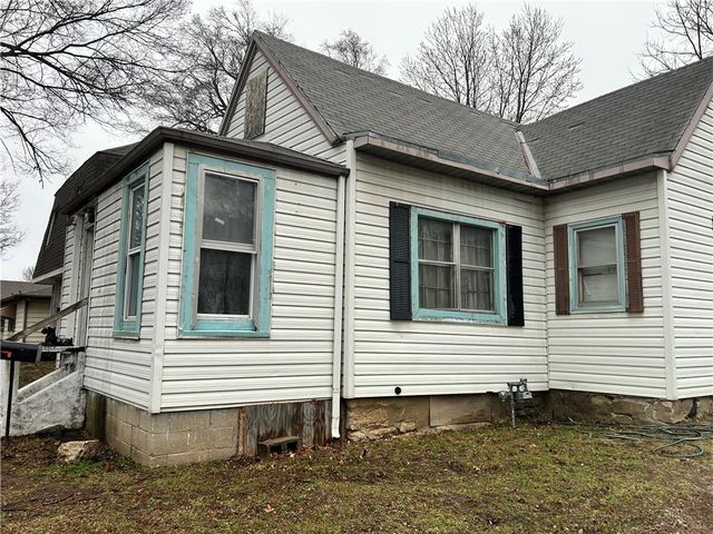 537 S CEDAR Avenue, Independence, MO 64053