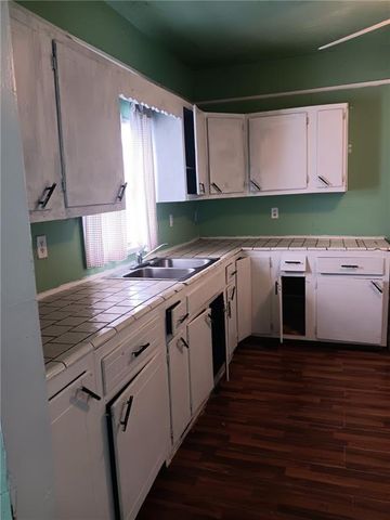 537 S CEDAR Avenue, Independence, MO 64053