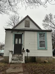 537 S CEDAR Avenue, Independence, MO 64053