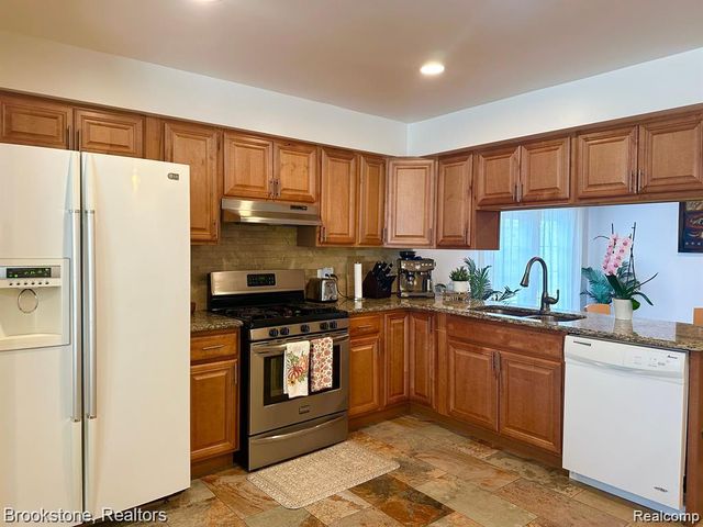 41371 HAMILTON Drive, Sterling Heights, MI 48313