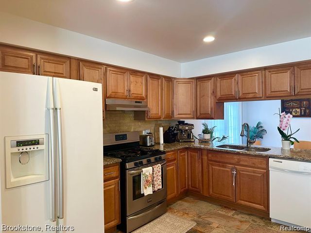41371 HAMILTON Drive, Sterling Heights, MI 48313