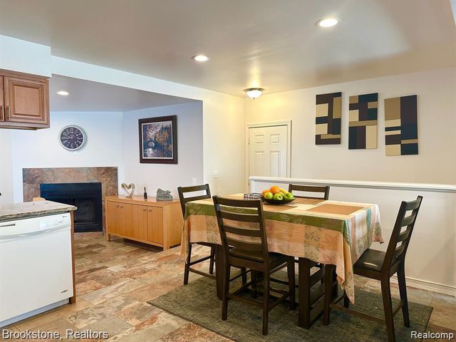 41371 HAMILTON Drive, Sterling Heights, MI 48313