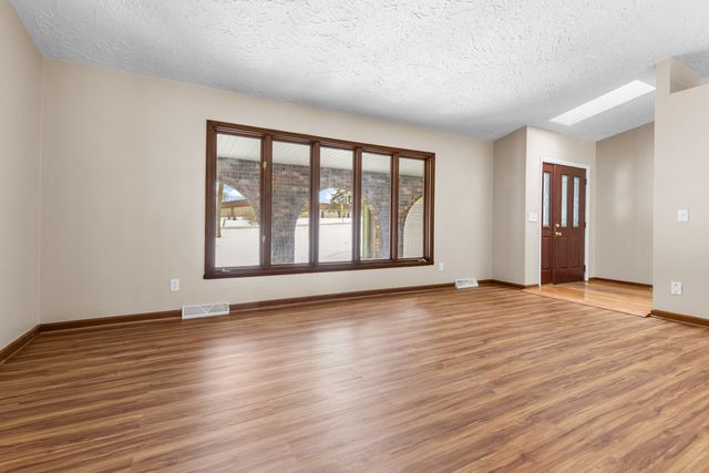 11738 Southgate Road, Roscoe, IL 61073