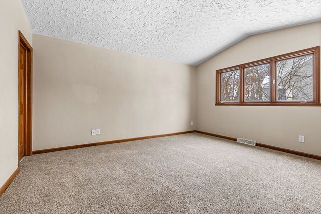 11738 Southgate Road, Roscoe, IL 61073