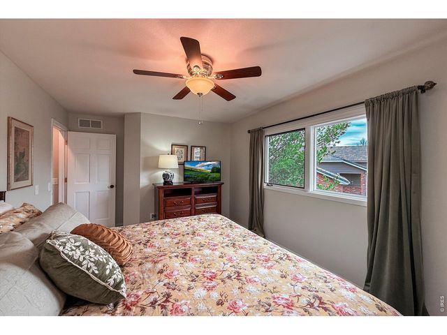 1204 Twin Peaks Cir, Longmont, CO 80503