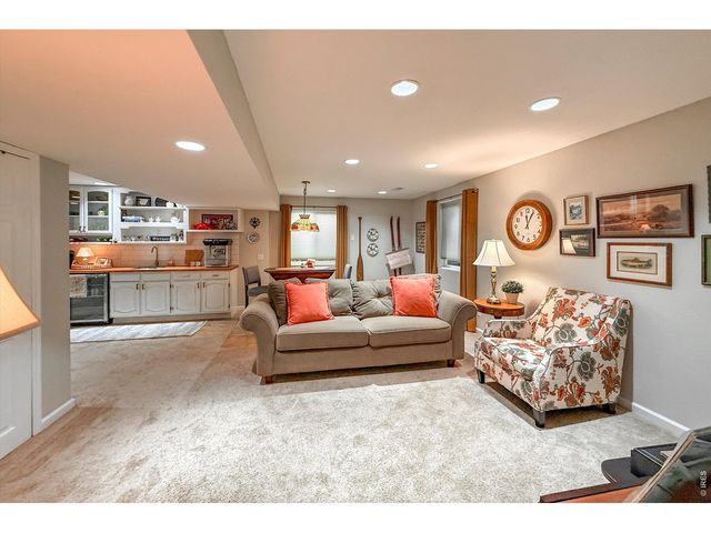 1204 Twin Peaks Cir, Longmont, CO 80503