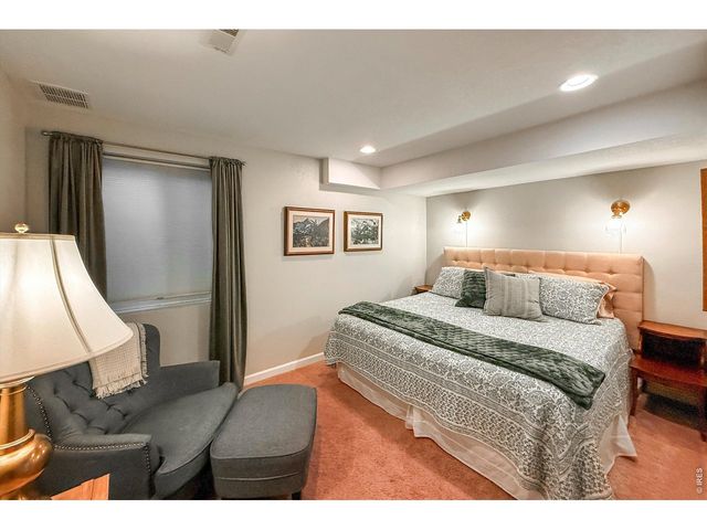 1204 Twin Peaks Cir, Longmont, CO 80503