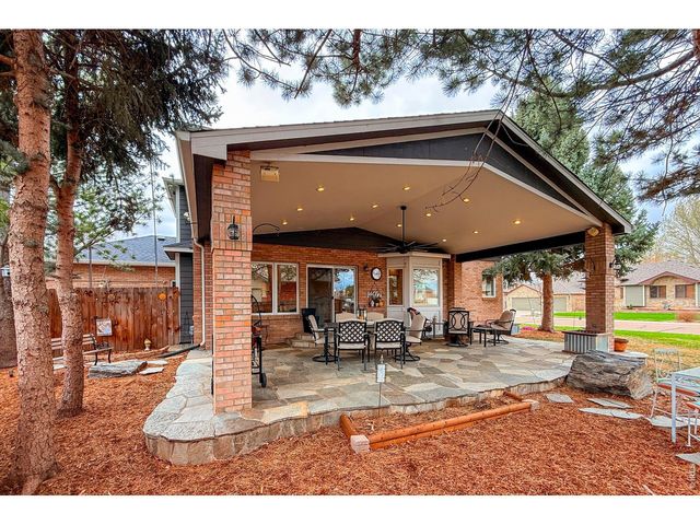 1204 Twin Peaks Cir, Longmont, CO 80503