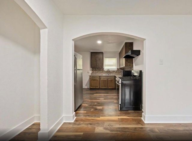 6043 Lyndhurst Drive, Houston, TX 77033