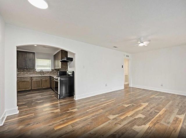 6043 Lyndhurst Drive, Houston, TX 77033