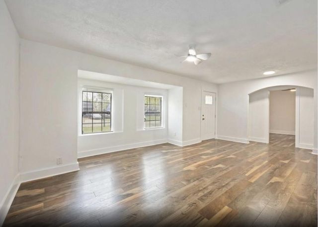 6043 Lyndhurst Drive, Houston, TX 77033