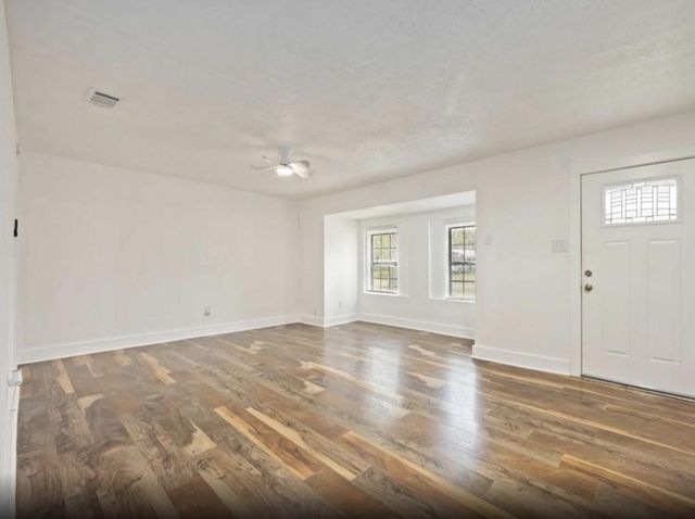 6043 Lyndhurst Drive, Houston, TX 77033