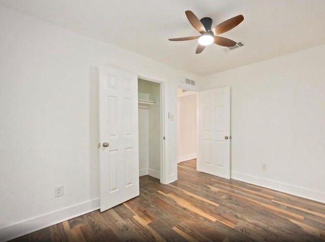 6043 Lyndhurst Drive, Houston, TX 77033