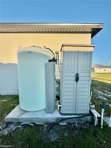 2512 NW 4th ST, Cape Coral, FL 33993