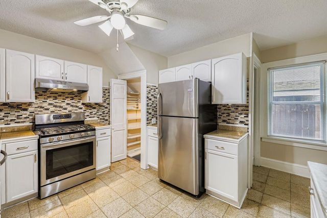 3835 Vincent Avenue N, Minneapolis, MN 55412