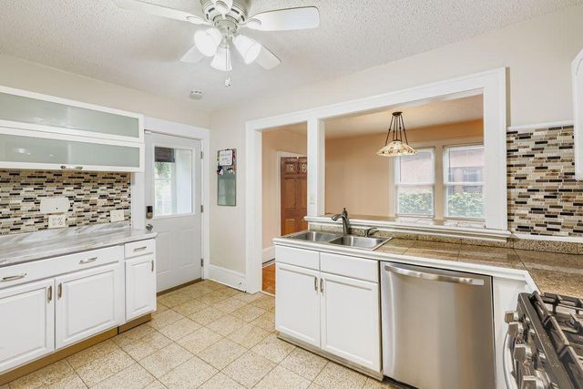 3835 Vincent Avenue N, Minneapolis, MN 55412