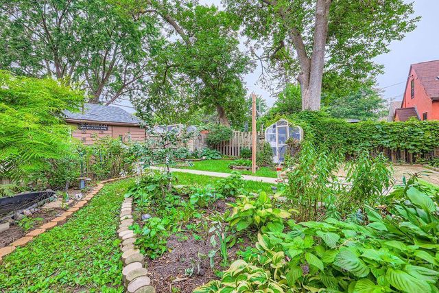 3835 Vincent Avenue N, Minneapolis, MN 55412
