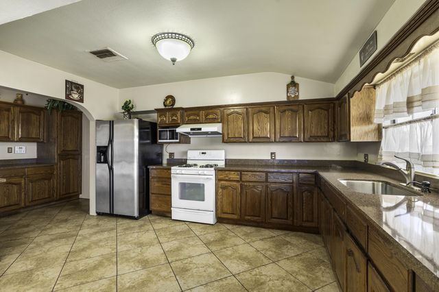 85 Rd 136, Delano, CA 93215