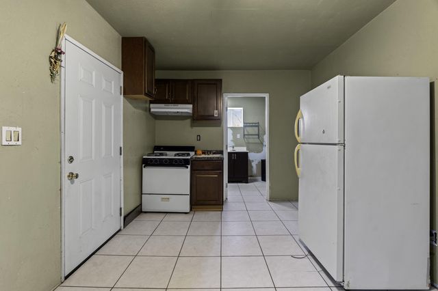 85 Rd 136, Delano, CA 93215