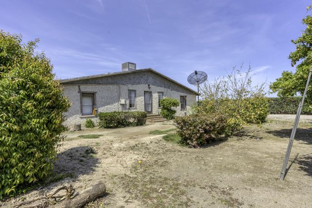 85 Rd 136, Delano, CA 93215