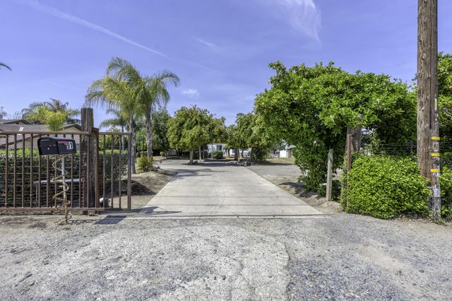 85 Rd 136, Delano, CA 93215