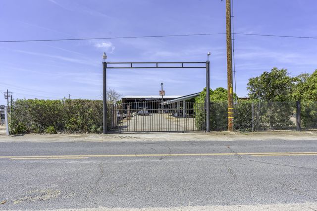 85 Rd 136, Delano, CA 93215