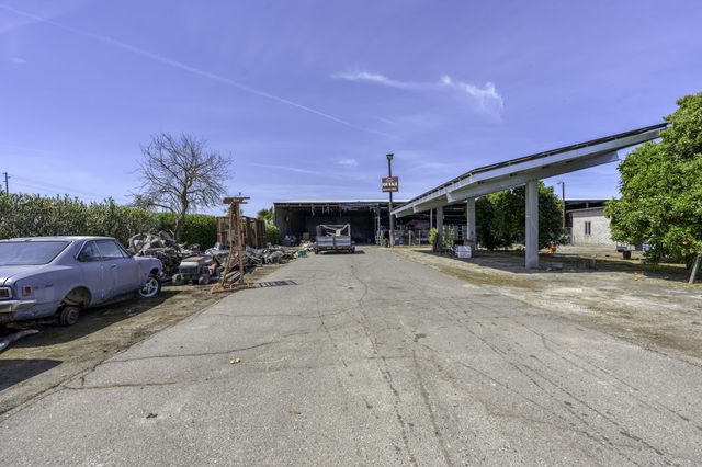 85 Rd 136, Delano, CA 93215