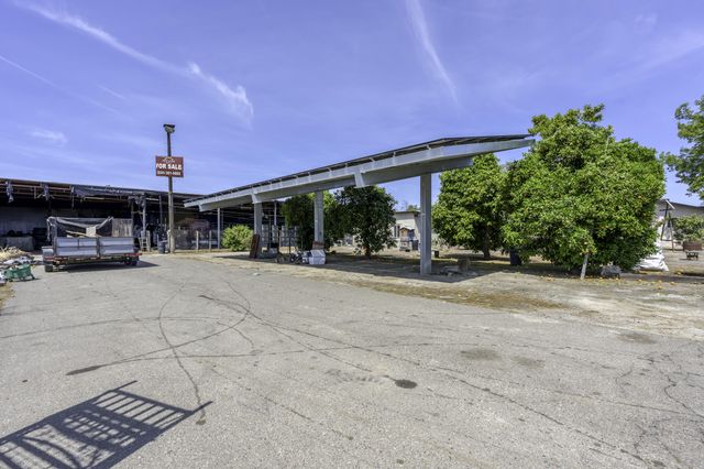 85 Rd 136, Delano, CA 93215