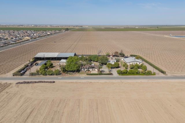 85 Rd 136, Delano, CA 93215