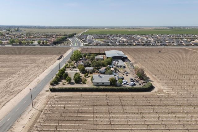85 Rd 136, Delano, CA 93215