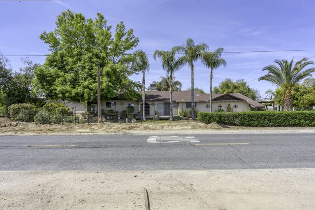 85 Rd 136, Delano, CA 93215