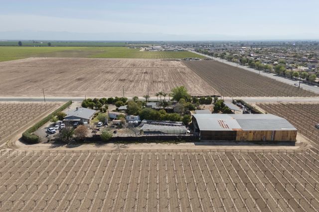 85 Rd 136, Delano, CA 93215