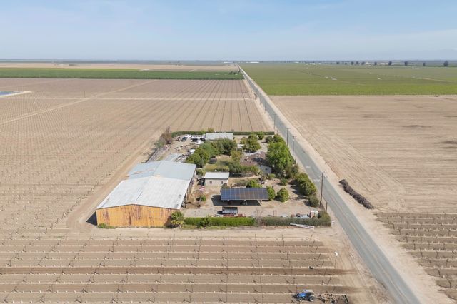 85 Rd 136, Delano, CA 93215
