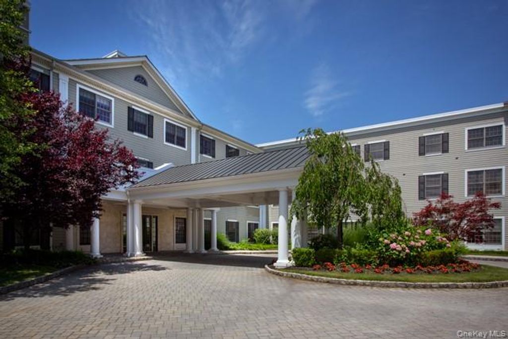 61 Bryant Avenue 317, Roslyn Harbor, NY 11576