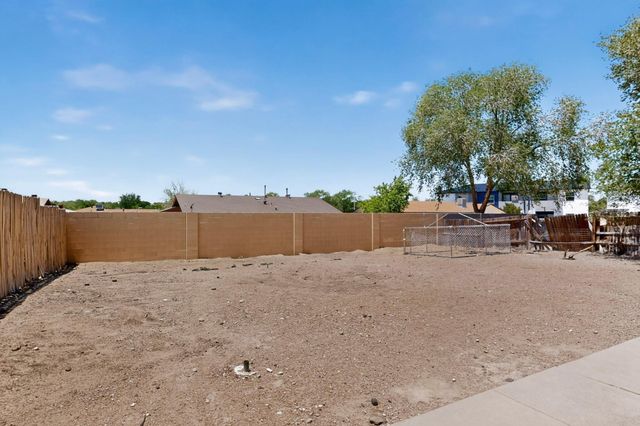 141 18th Street SE, Rio Rancho, NM 87124