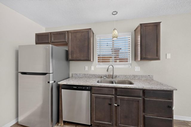 141 18th Street SE, Rio Rancho, NM 87124