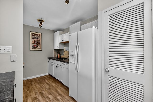 2121 Nicholasville Road 204, Lexington, KY 40503