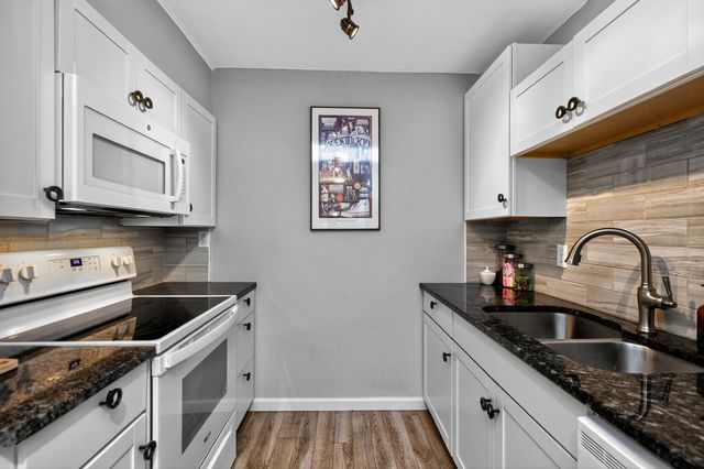 2121 Nicholasville Road 204, Lexington, KY 40503