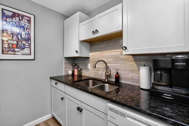 2121 Nicholasville Road 204, Lexington, KY 40503