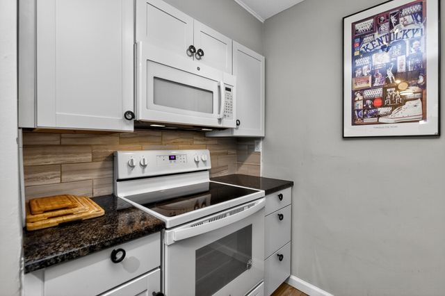 2121 Nicholasville Road 204, Lexington, KY 40503