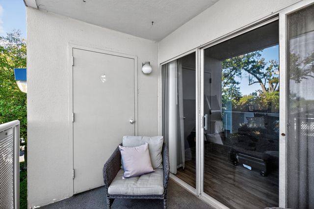 2121 Nicholasville Road 204, Lexington, KY 40503