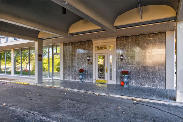 2121 Nicholasville Road 204, Lexington, KY 40503