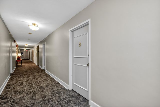 2121 Nicholasville Road 204, Lexington, KY 40503