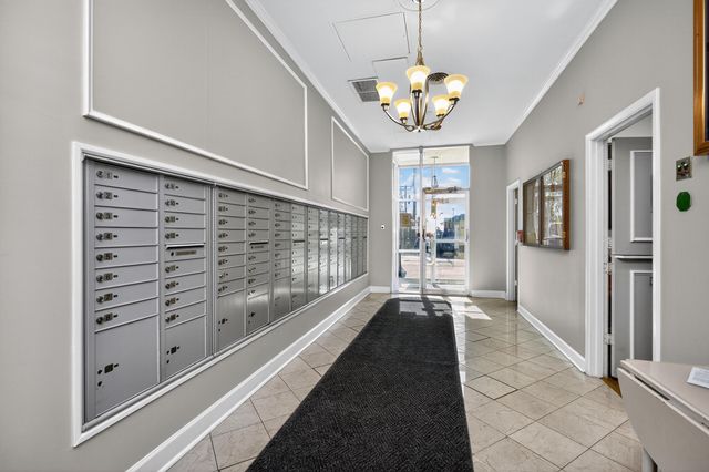 2121 Nicholasville Road 204, Lexington, KY 40503